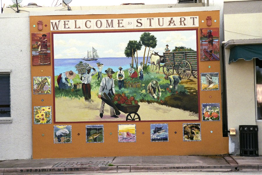 Downtown Stuart welcome mural, full wide view of the finished harbor and farm-cart scene by Maureen Fulgenzi, Palm Beach, FL