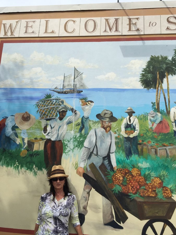 Full Stuart mural with a couple posed together at the base, Palm Beach, FL