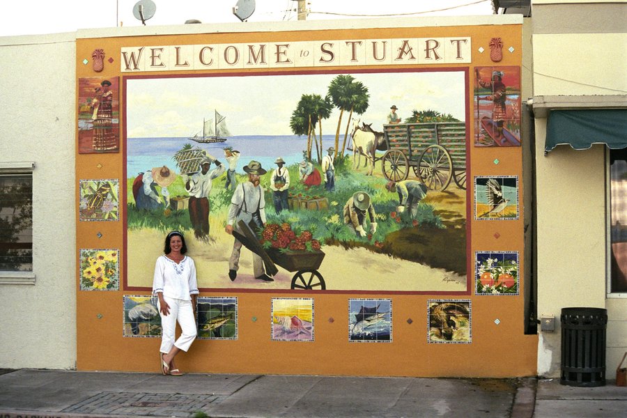 Full Stuart mural, woman posed leaning at the base of the scene, Palm Beach, FL