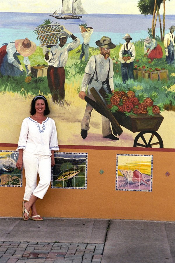 Full Stuart mural, woman posed standing at the base of the scene, Palm Beach, FL